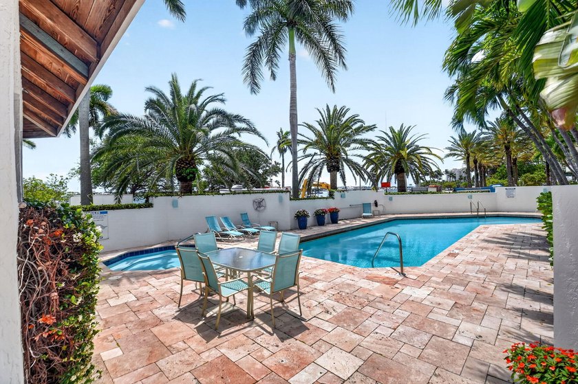 Welcome to this stylishly designed Flagler Dr. open airy one - photo 42