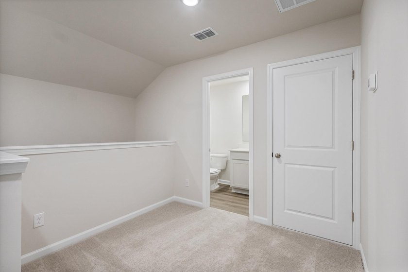 This beautifully designed 3 bedroom, 3 full bath townhome-style - photo 44