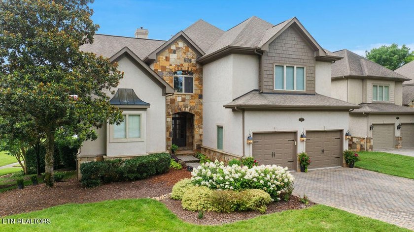 --LAKE LOUDON WATERFRONT LUXURY-- [Superb Updates / Astonishing - photo 2