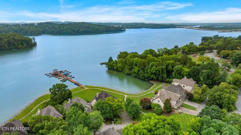 --LAKE LOUDON WATERFRONT LUXURY-- [Superb Updates / Astonishing - photo 4