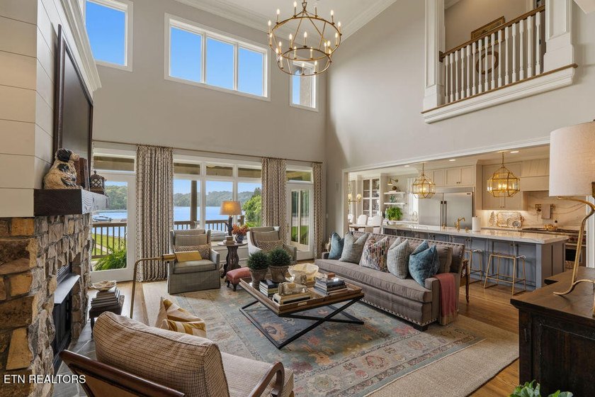 --LAKE LOUDON WATERFRONT LUXURY-- [Superb Updates / Astonishing - photo 7