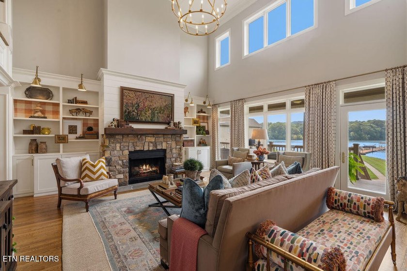 --LAKE LOUDON WATERFRONT LUXURY-- [Superb Updates / Astonishing - photo 10