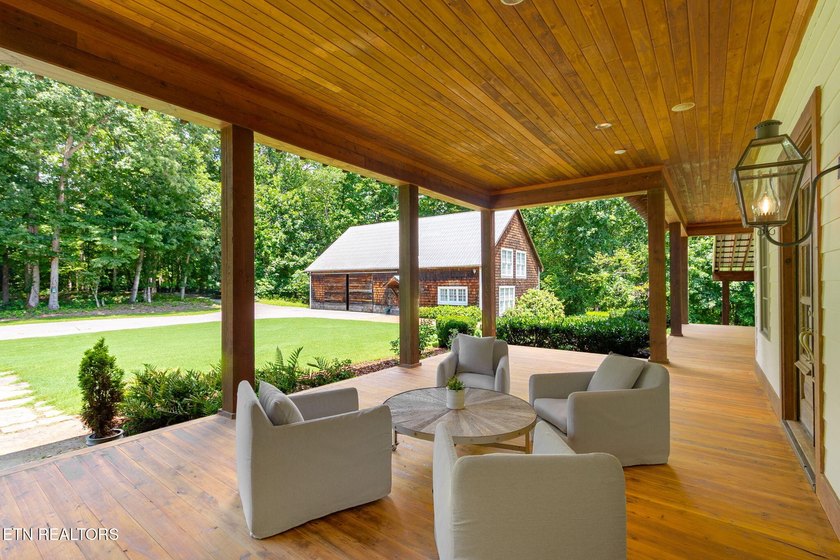 Welcome to a truly one-of-a-kind custom estate nestled on 17 - photo 8
