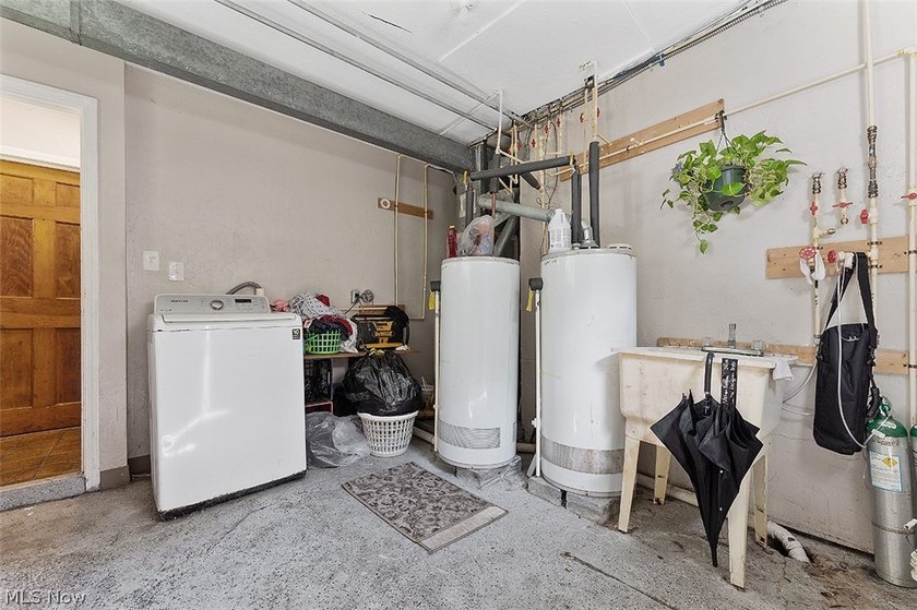 Great opportunity for investors looking to add a solid - photo 33