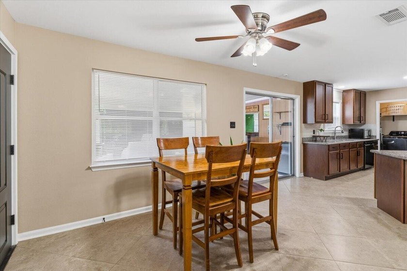 Welcome home to this lovingly maintained 4-bedroom, 2-bathroom - photo 11