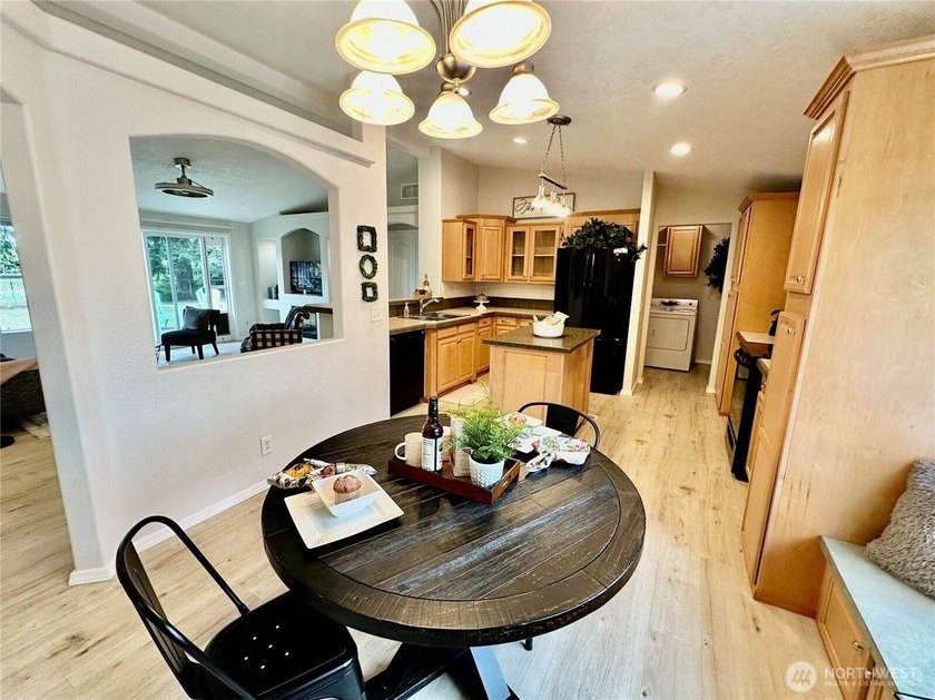 Lovely open and airy manufactured home in the Scott Lake - photo 11