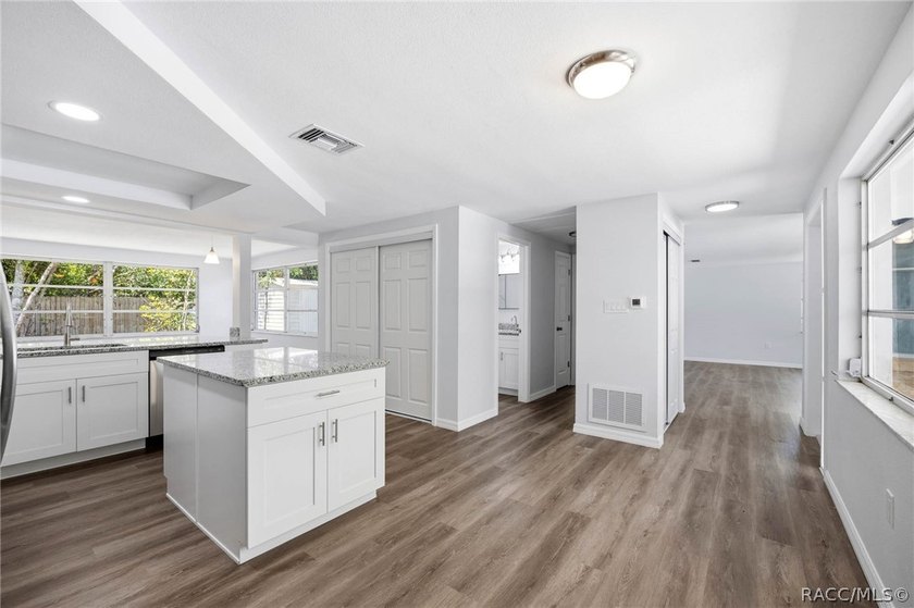 Make sure to check out the Virtual Tour for a 3D Model w/ - photo 10