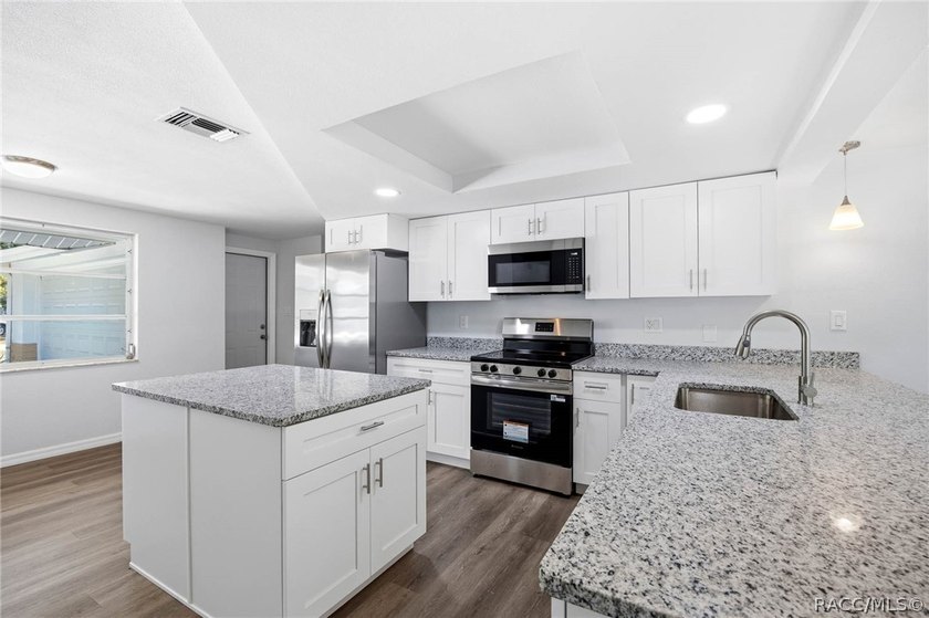 Make sure to check out the Virtual Tour for a 3D Model w/ - photo 11