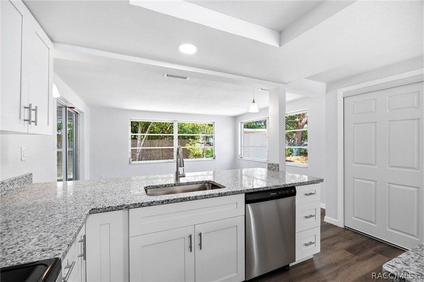 Make sure to check out the Virtual Tour for a 3D Model w/ - photo 12