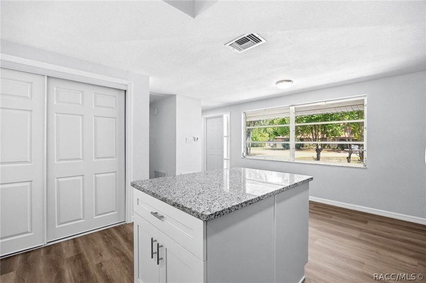 Make sure to check out the Virtual Tour for a 3D Model w/ - photo 13