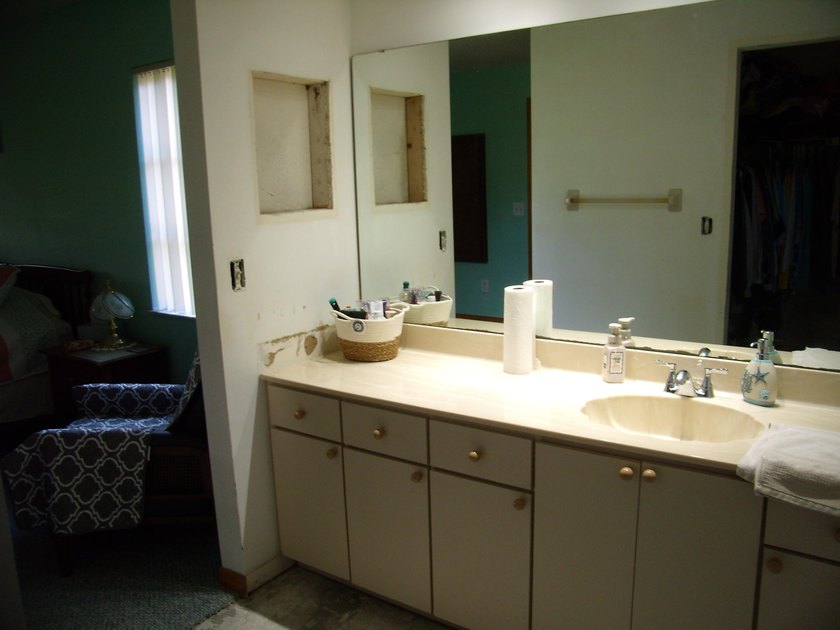 FIXER UPPER HOME, being sold AS IS with right to inspect. Large - photo 16