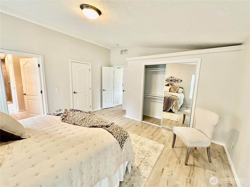 Lovely open and airy manufactured home in the Scott Lake - photo 17