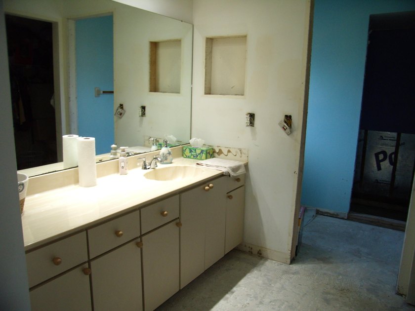 FIXER UPPER HOME, being sold AS IS with right to inspect. Large - photo 17