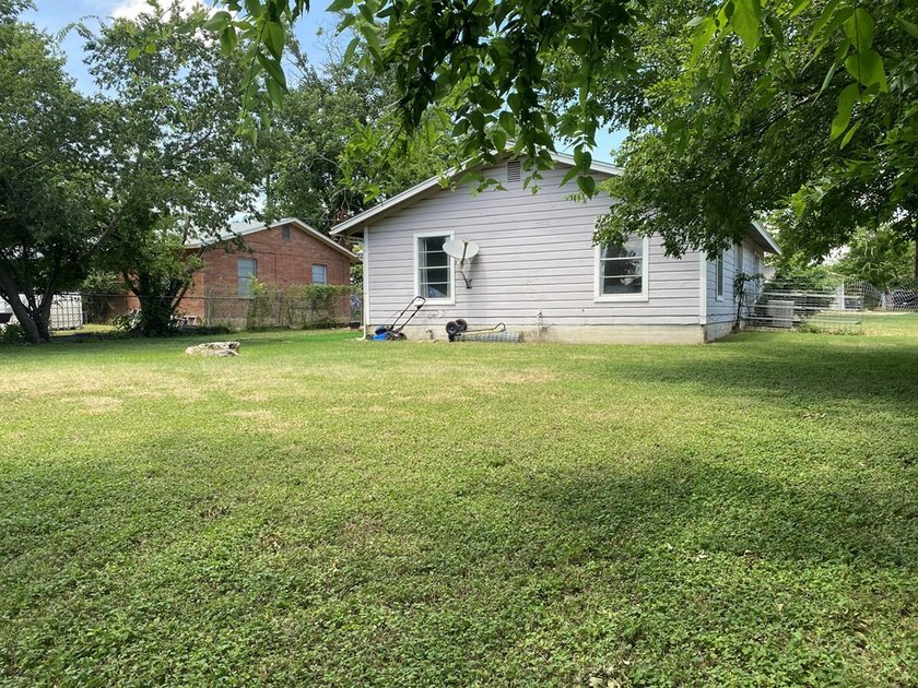 Charming, move-in-ready house with one of the best backyards on - photo 18