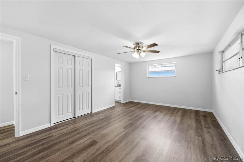 Make sure to check out the Virtual Tour for a 3D Model w/ - photo 18