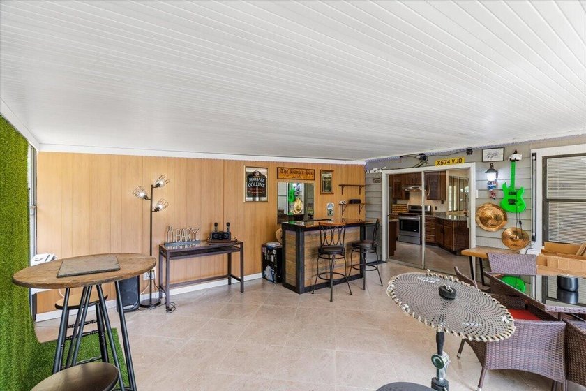 Welcome home to this lovingly maintained 4-bedroom, 2-bathroom - photo 20