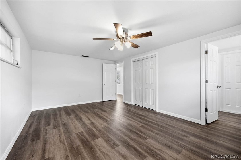 Make sure to check out the Virtual Tour for a 3D Model w/ - photo 19