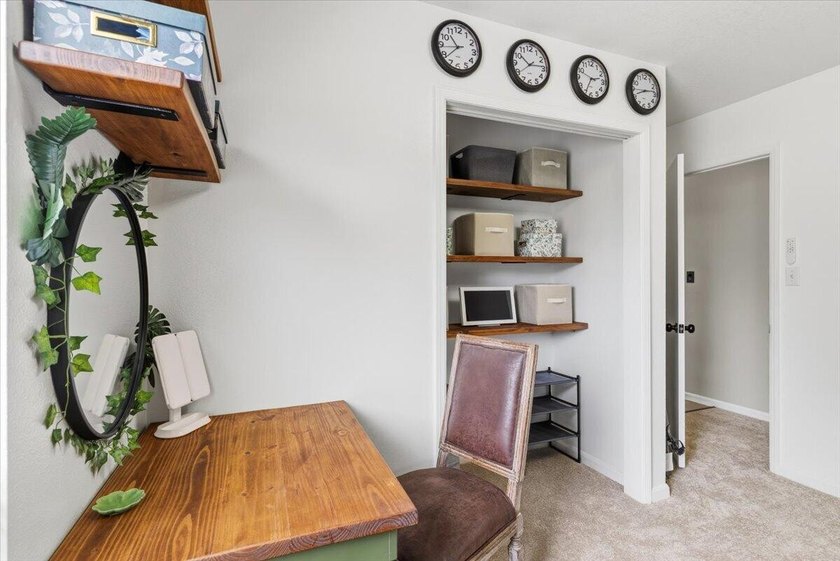 Welcome home to this lovingly maintained 4-bedroom, 2-bathroom - photo 28