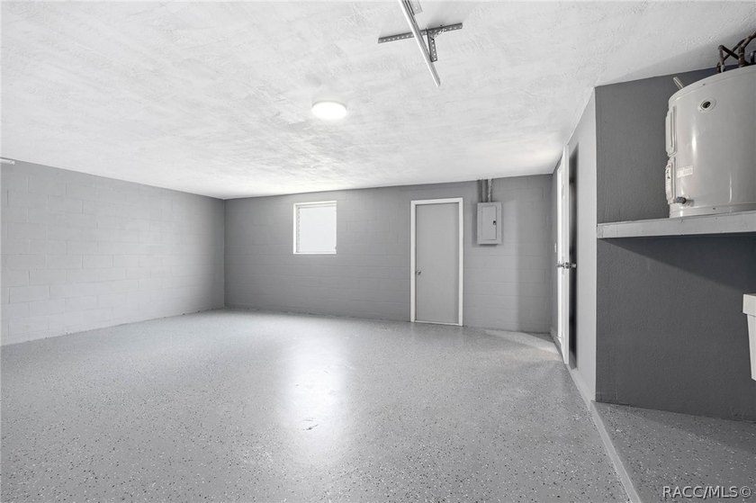 Make sure to check out the Virtual Tour for a 3D Model w/ - photo 31