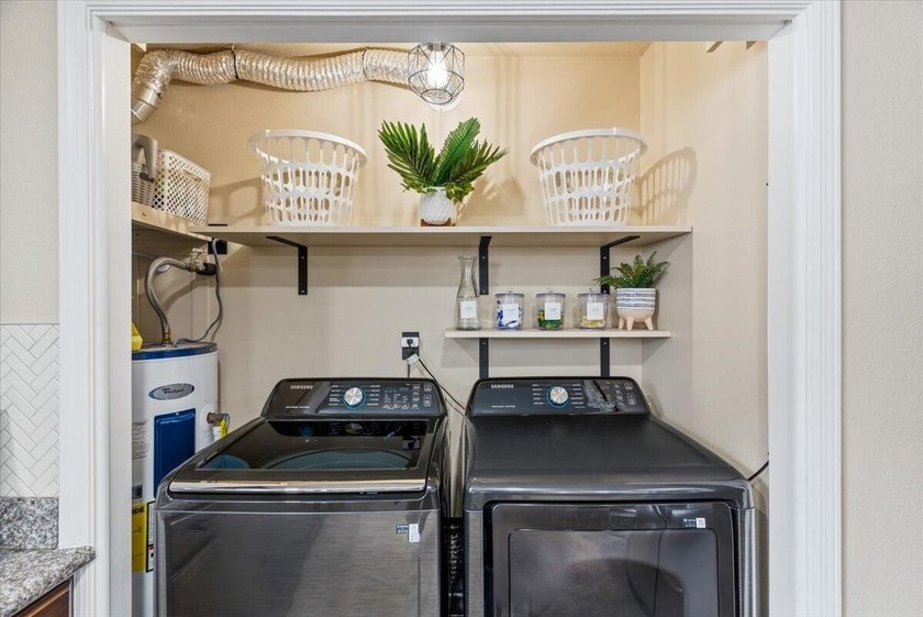 Welcome home to this lovingly maintained 4-bedroom, 2-bathroom - photo 34