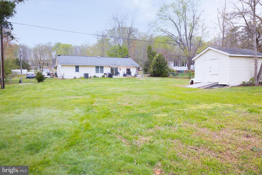 Welcome to this charming 4-bedroom, 2-bathroom rambler nestled - photo 4