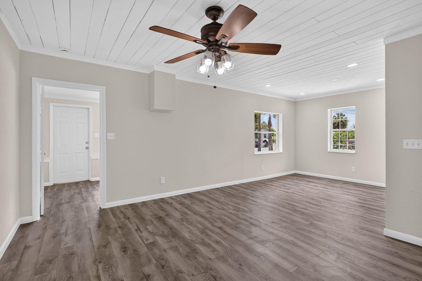 Welcome to this charming 3-bed, 1-bath concrete block home - photo 6