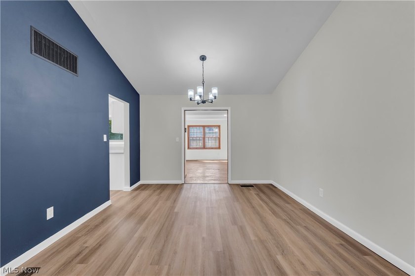 Beautifully updated and move-in ready ranch-style slab is - photo 11
