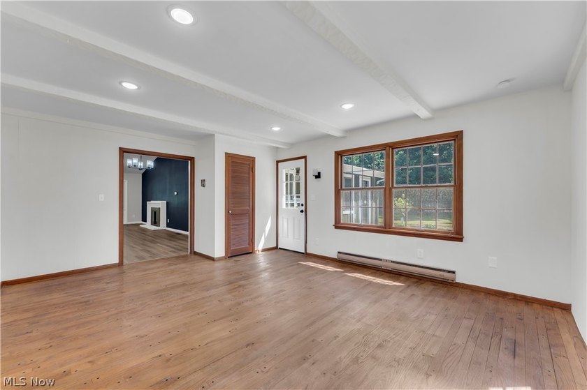 Beautifully updated and move-in ready ranch-style slab is - photo 12