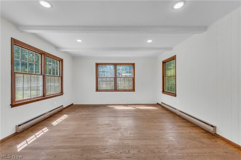 Beautifully updated and move-in ready ranch-style slab is - photo 13