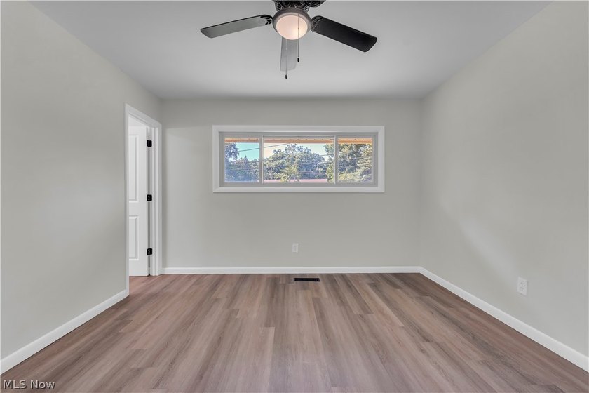 Beautifully updated and move-in ready ranch-style slab is - photo 26