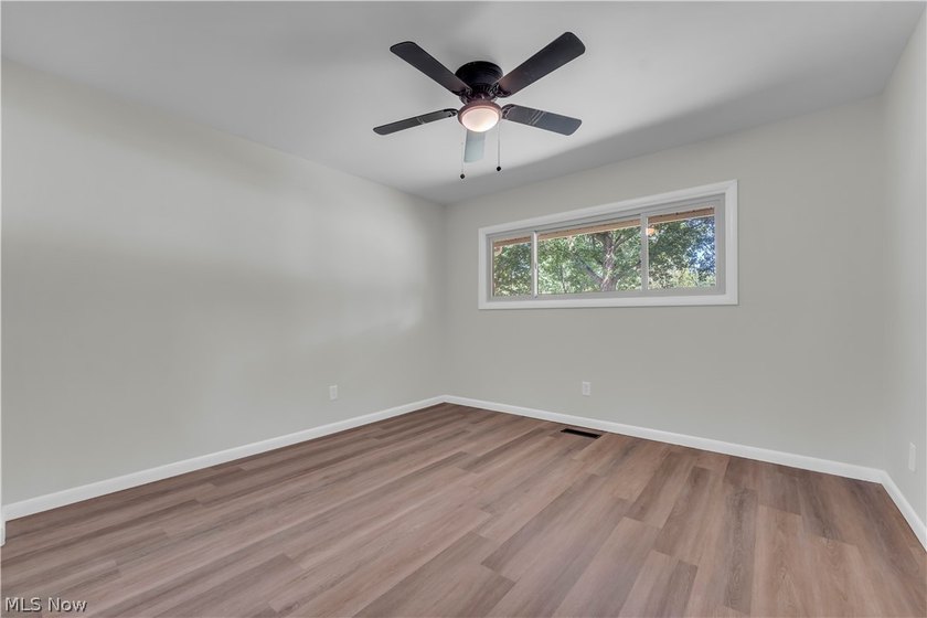 Beautifully updated and move-in ready ranch-style slab is - photo 27