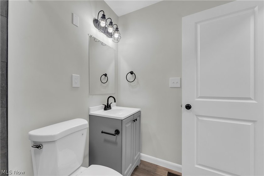 Beautifully updated and move-in ready ranch-style slab is - photo 32