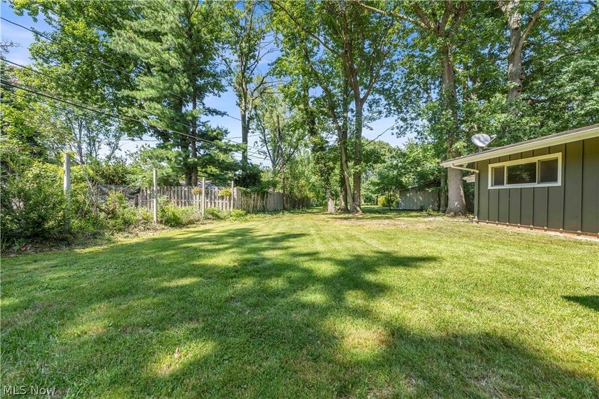 Beautifully updated and move-in ready ranch-style slab is - photo 34
