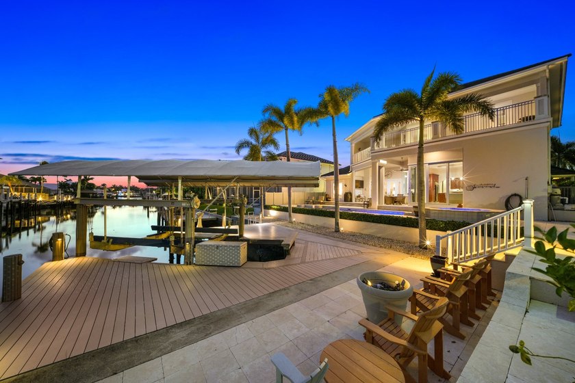 Experience the pinnacle of coastal luxury in the heart of - photo 3