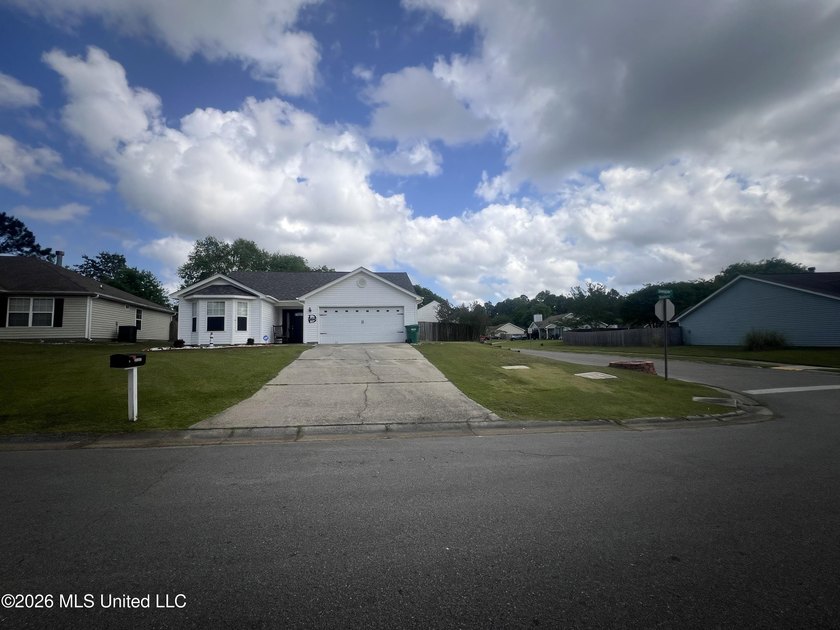 Just listed: a well-maintained, move-in-ready home on a large - photo 3