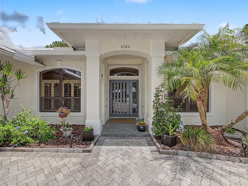 Welcome to this beautifully updated 4-bedroom, 2.5-bath pool - photo 4