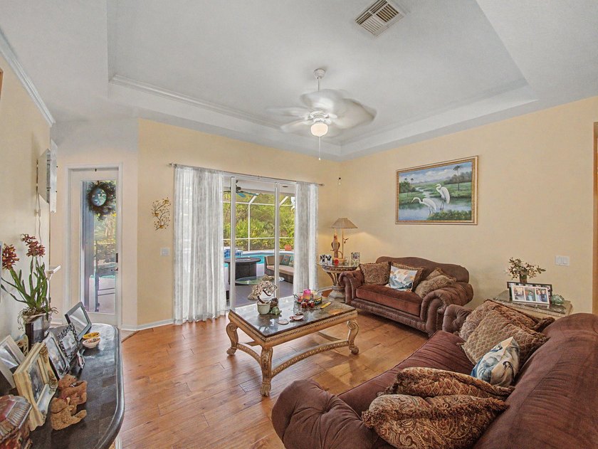 Welcome to this beautifully updated 4-bedroom, 2.5-bath pool - photo 8