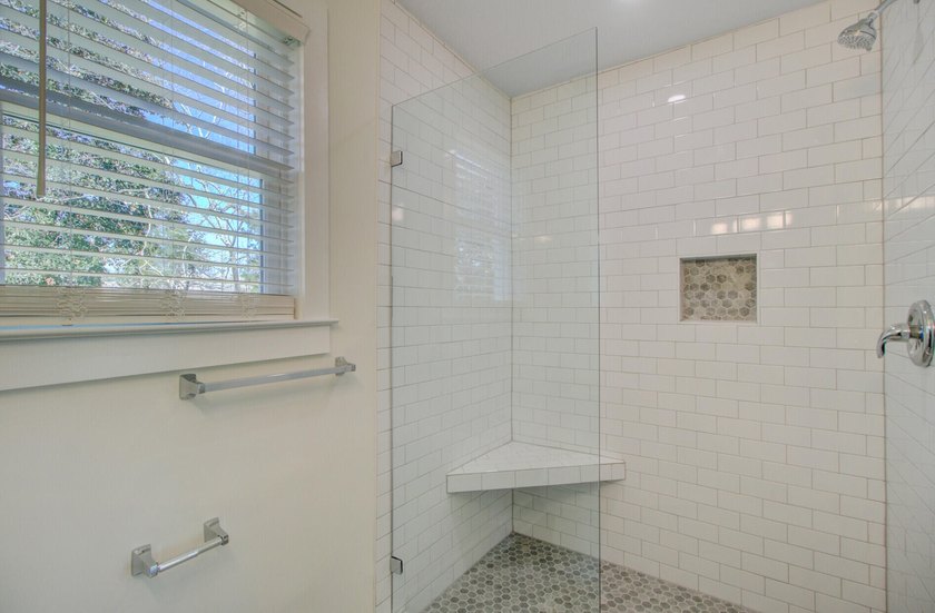 Wonderfully remodeled home with upgraded everything, on a rare - photo 21