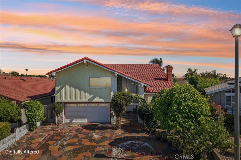 Great 2 story luxury home located in a well established - photo 2