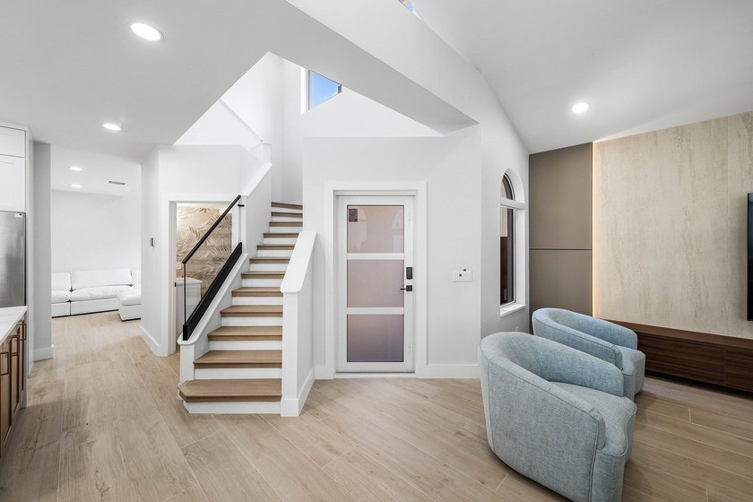 Completely renovated, this beautifully reimagined residence - photo 4