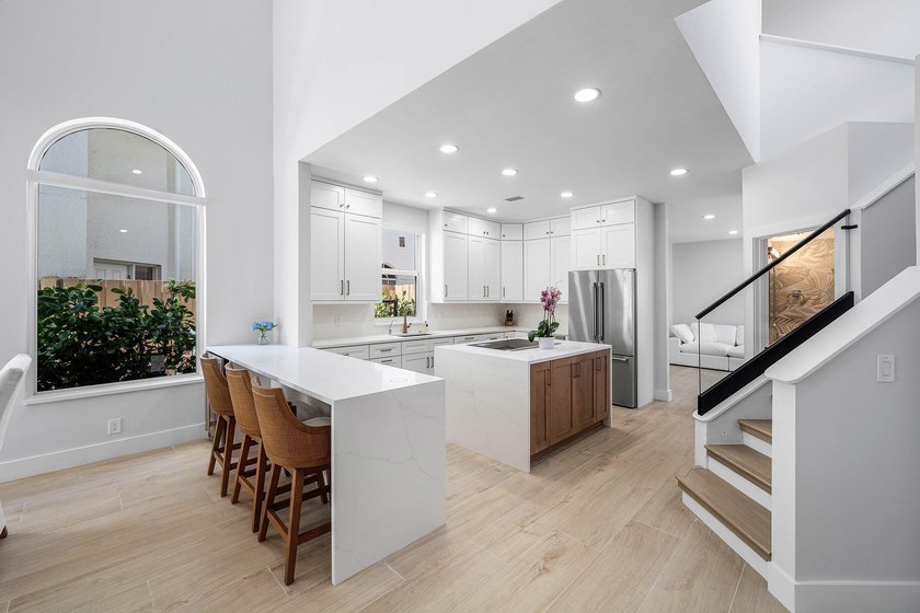 Completely renovated, this beautifully reimagined residence - photo 6
