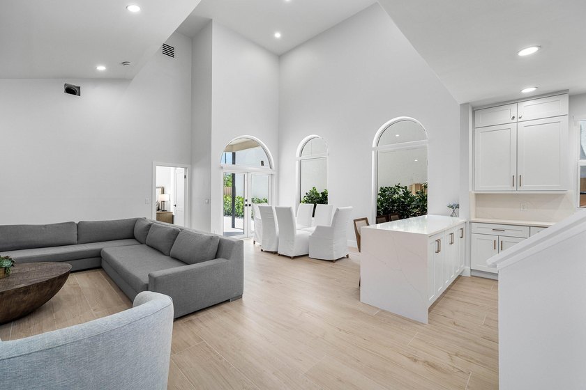 Completely renovated, this beautifully reimagined residence - photo 7