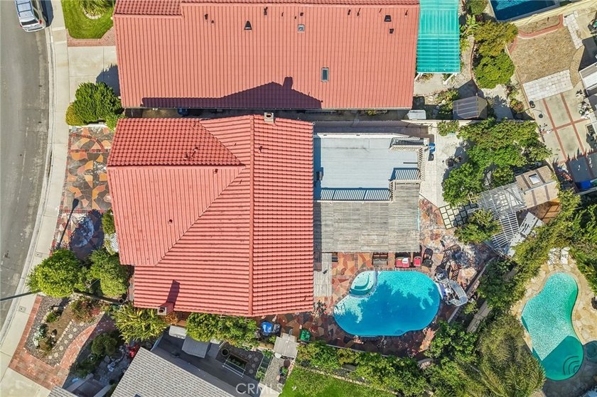 Great 2 story luxury home located in a well established - photo 8