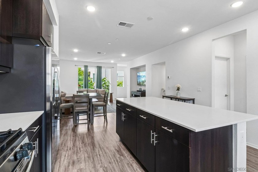 Welcome to Playa Del Sol living at its finest! This beautifully - photo 13