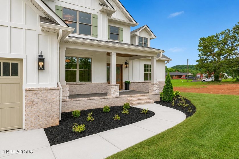 Introducing Magnolia Manor, an exclusive boutique community in - photo 4