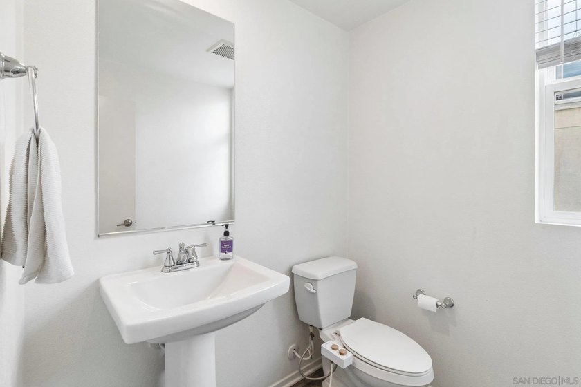 Welcome to Playa Del Sol living at its finest! This beautifully - photo 20