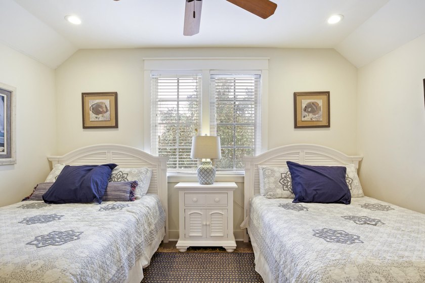 Set on a prime corner lot within the Bungalos at Sandestin, this - photo 23