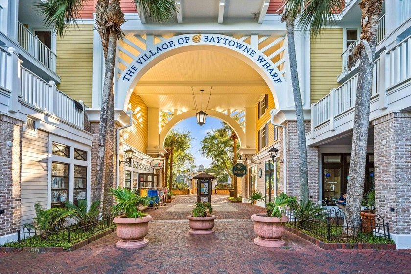 Set on a prime corner lot within the Bungalos at Sandestin, this - photo 32