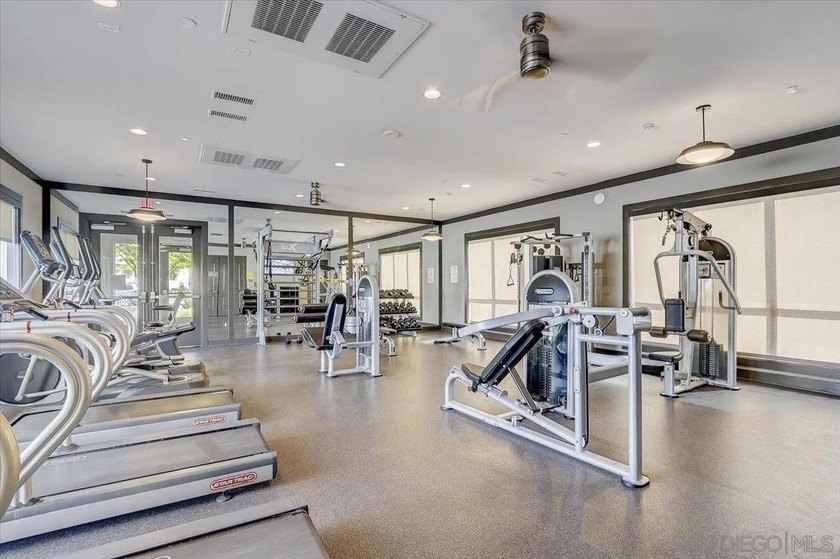 Welcome to Playa Del Sol living at its finest! This beautifully - photo 32