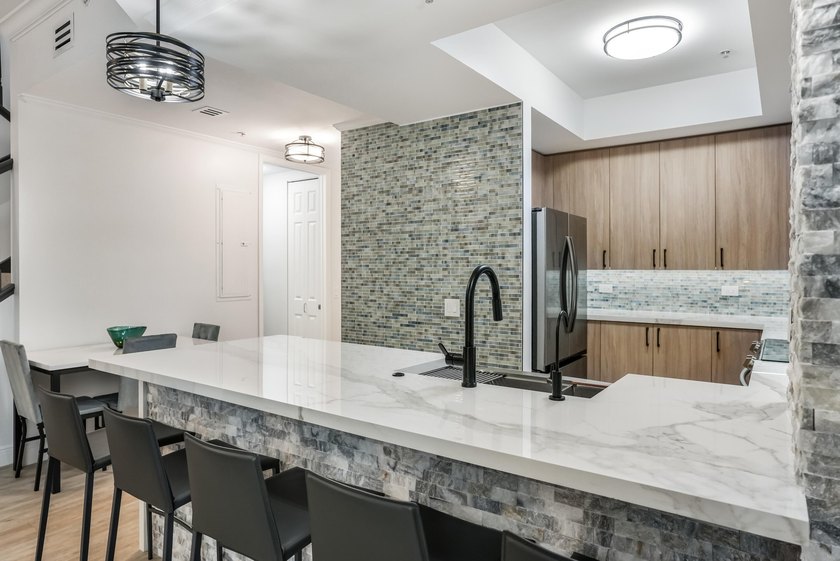 Remodeled &amp; 'FURNISHED' townhome on the main promenade at Wilton - photo 4